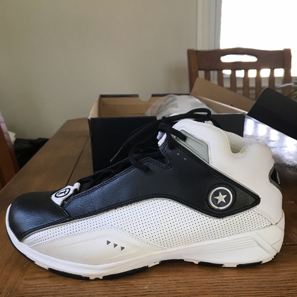 NWT Converse Wade 3 Mid Size 12
